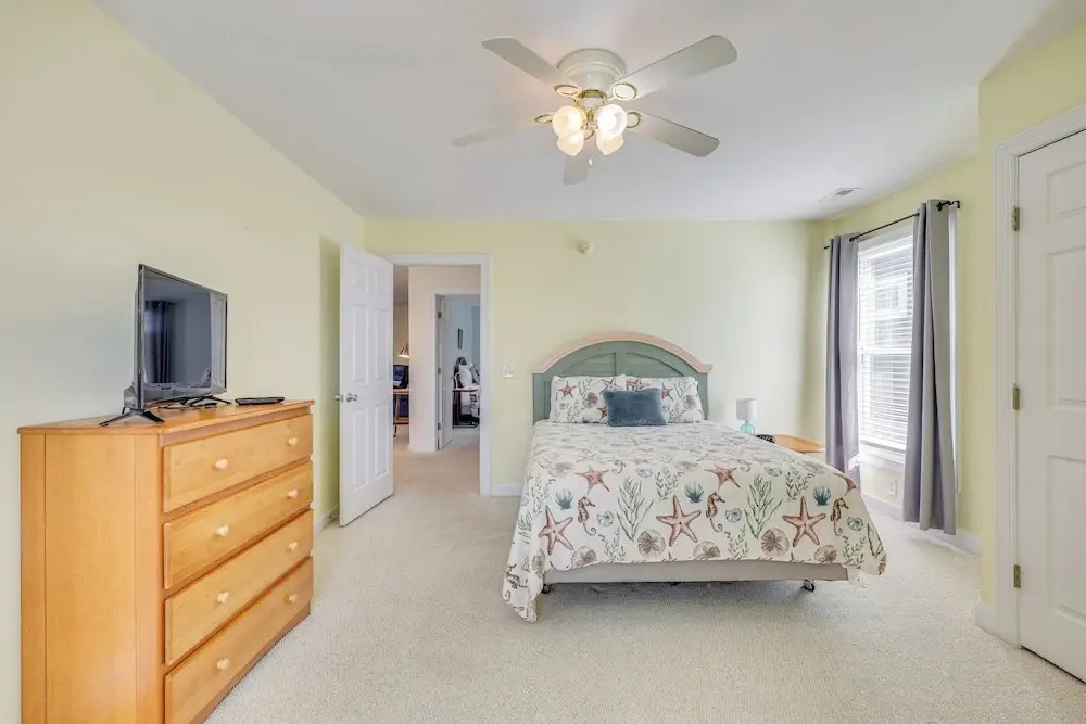 Waterfront Oak Island Home with Dock — Oak Island — photo 3