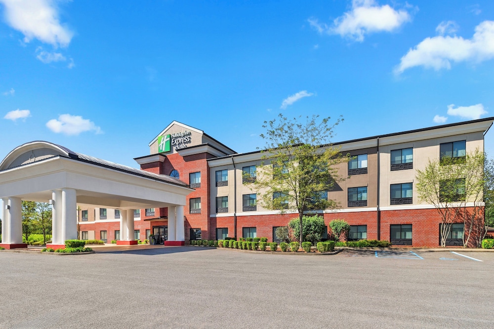 Holiday Inn Express and Suites Fairmont by IHG - photo 66