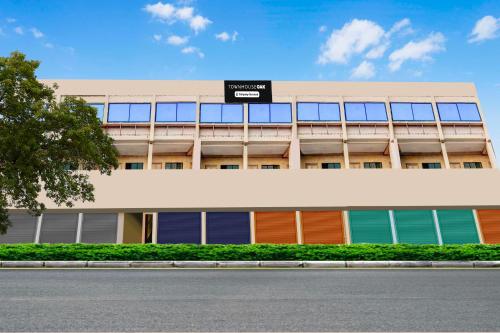 Townhouse Oak Dewas Junction — 4-Star Luxury Hotel in Dewas, India