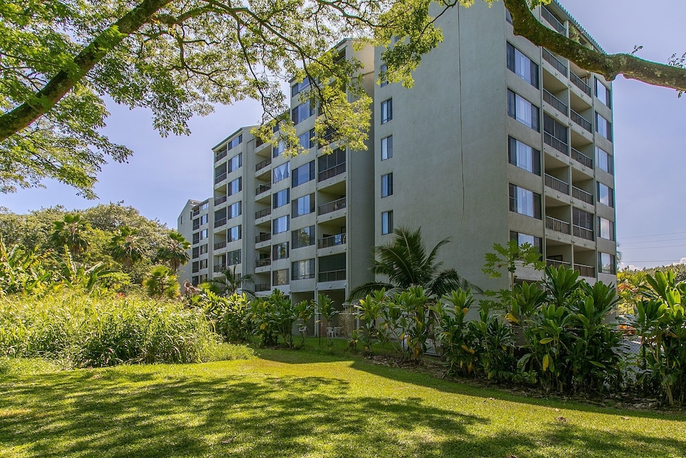 Direct Oceanfront Mauna Loa Shores Honu Elua #508 next to Carlsmith Beach park Hilo HI — 4-Star Luxury Hotel in Hilo, United States