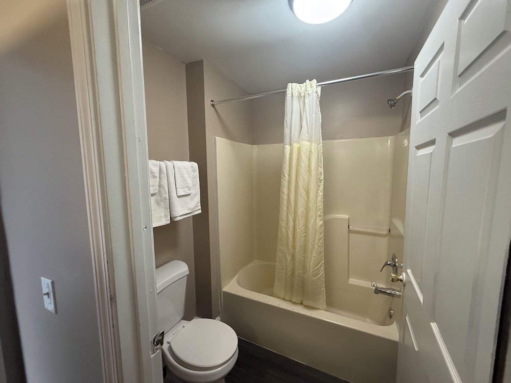 Magnolia Bay Hotel & Suites - photo 14