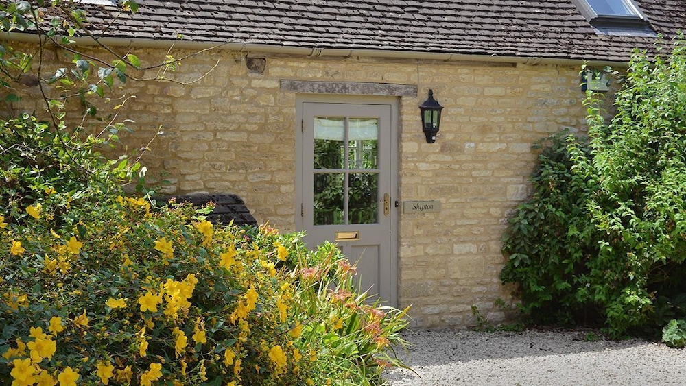 Shipton Cottage — 5-Star Luxury Hotel in Chipping Norton, United Kingdom
