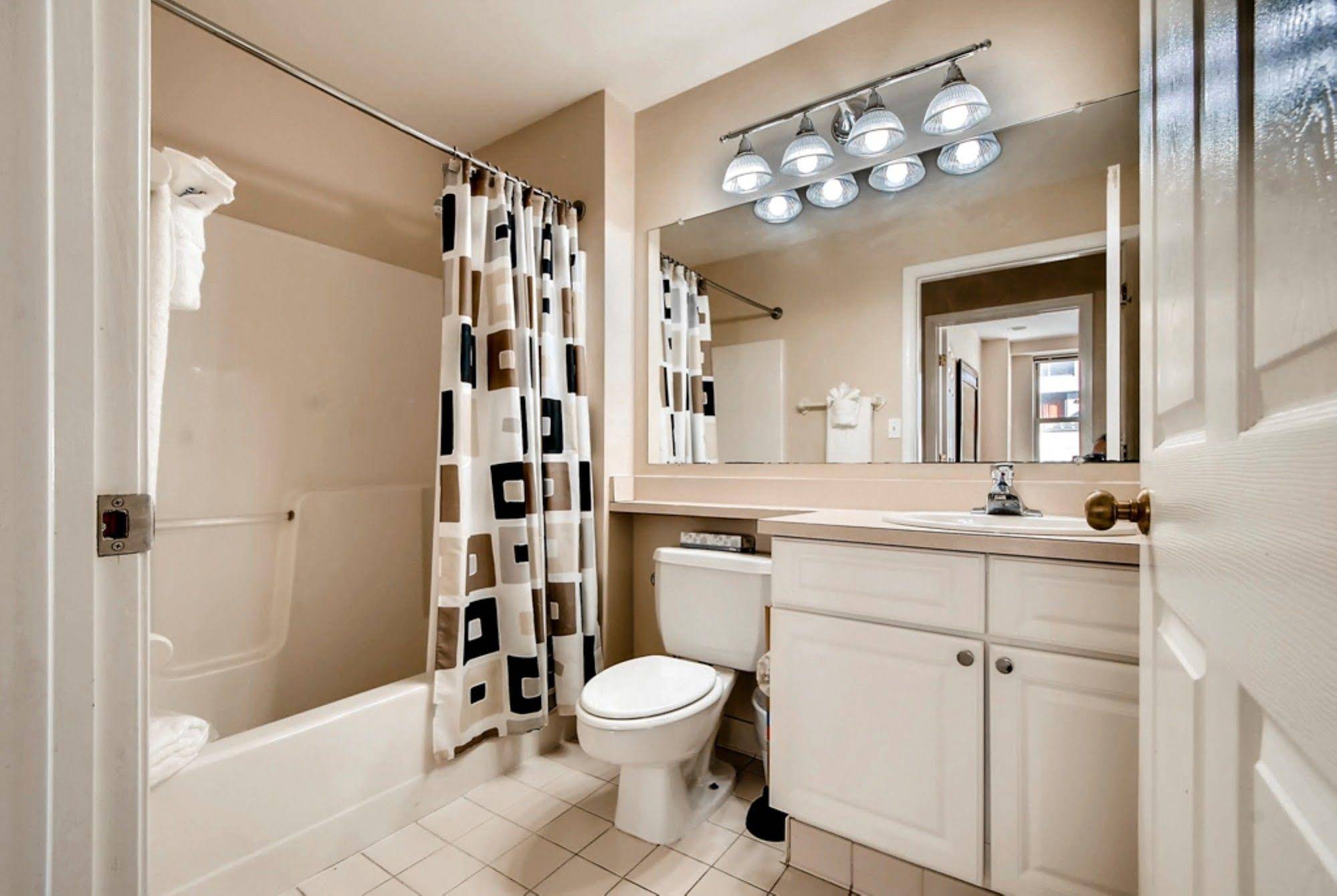 Global Suites at Victory Gardens - photo 4
