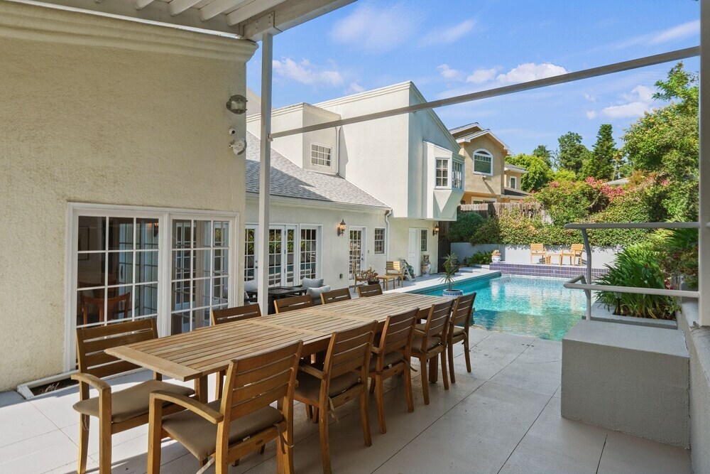 Hollywood Hills Upscale - photo 9
