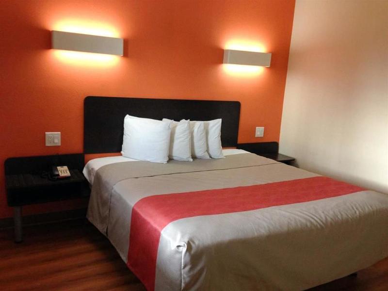 Motel 6 New Brunswick NJ - photo 13