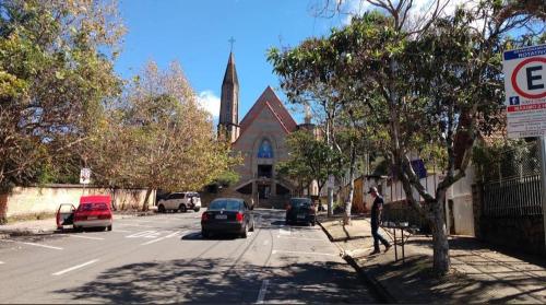 Apto Centro Com Estacionamento in Pocos De Caldas, Brasil
