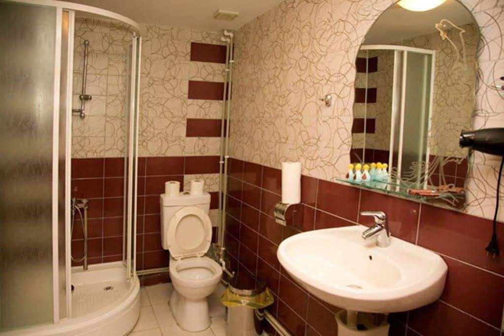 Hotel Uni Palas I in Kavadarci, Republic of Macedonia