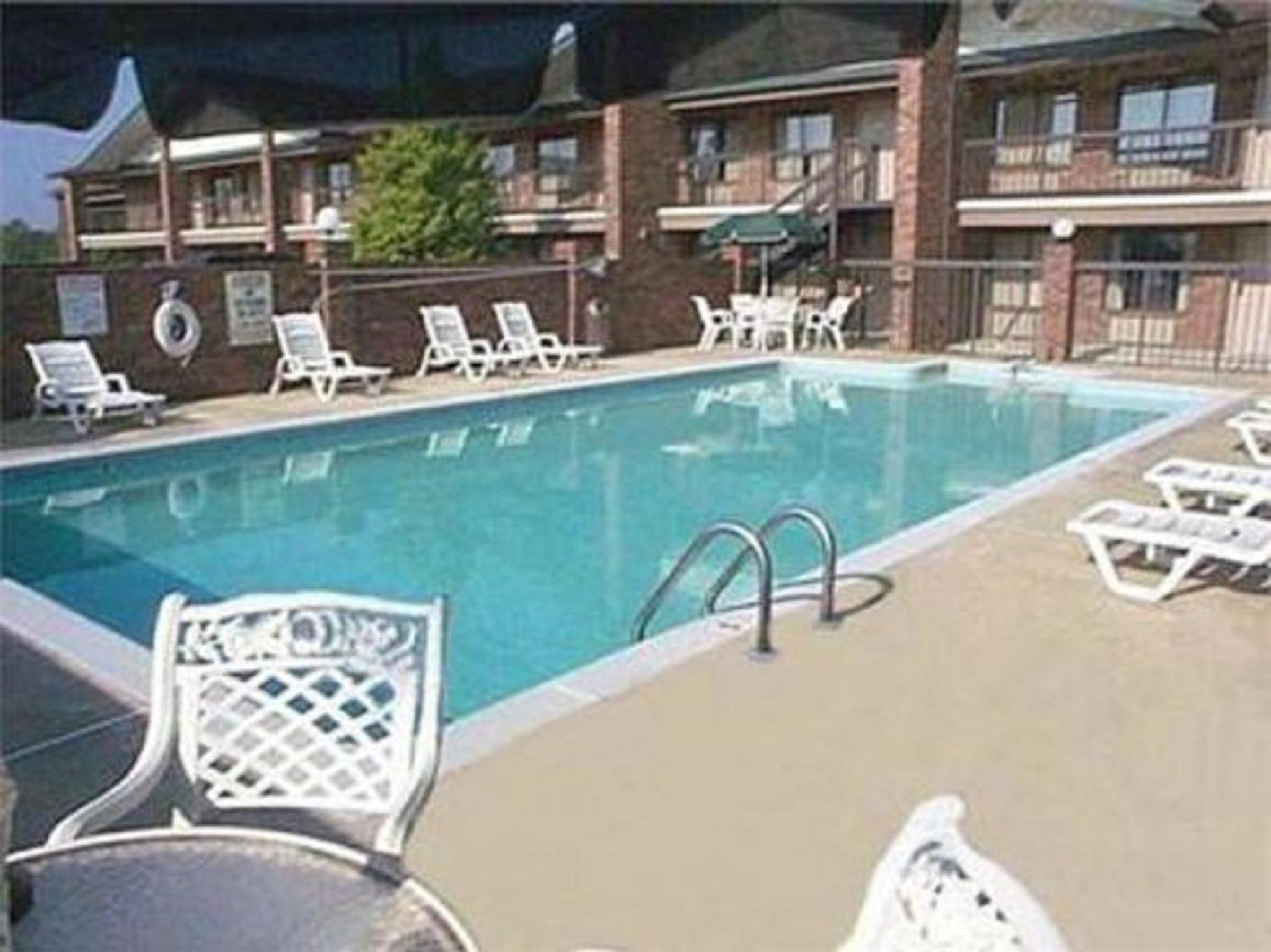 Days Inn by Wyndham Clanton AL - photo 3