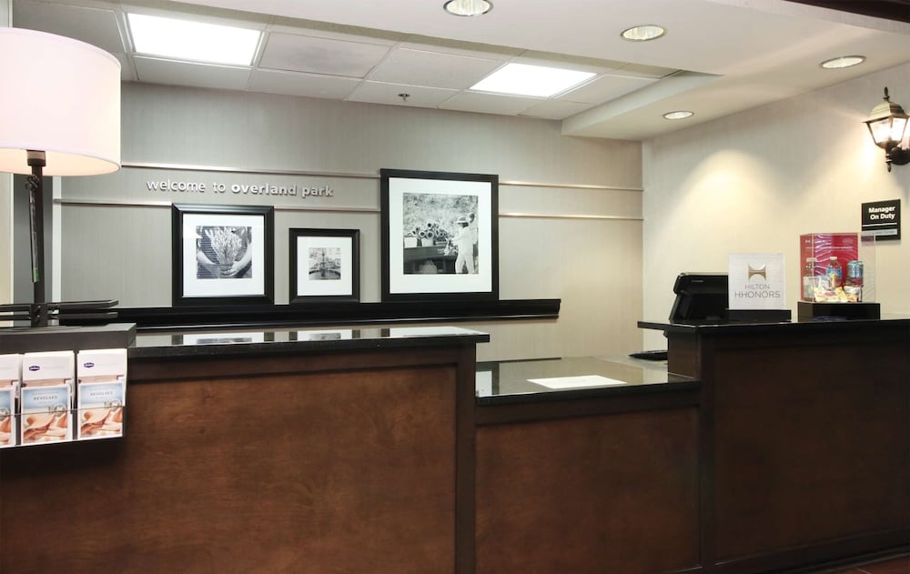 Hampton Inn Kansas City Overland Park - photo 8