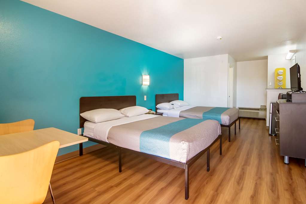 Motel 6 Portland Mall 205 - photo 18