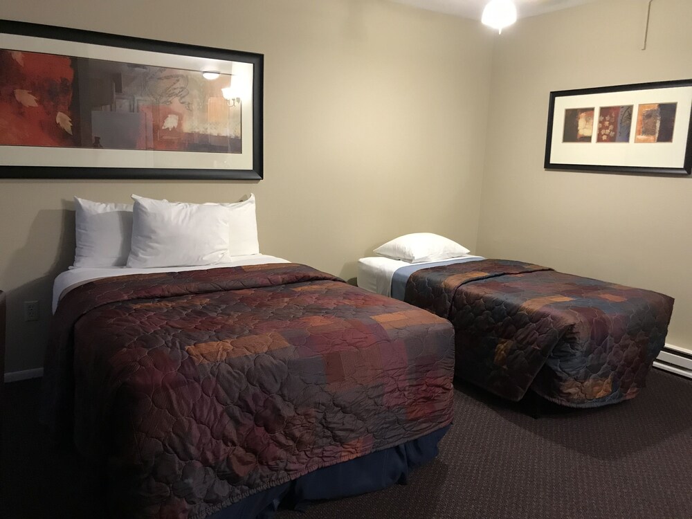 Lakeshore Inn & Suites - photo 19