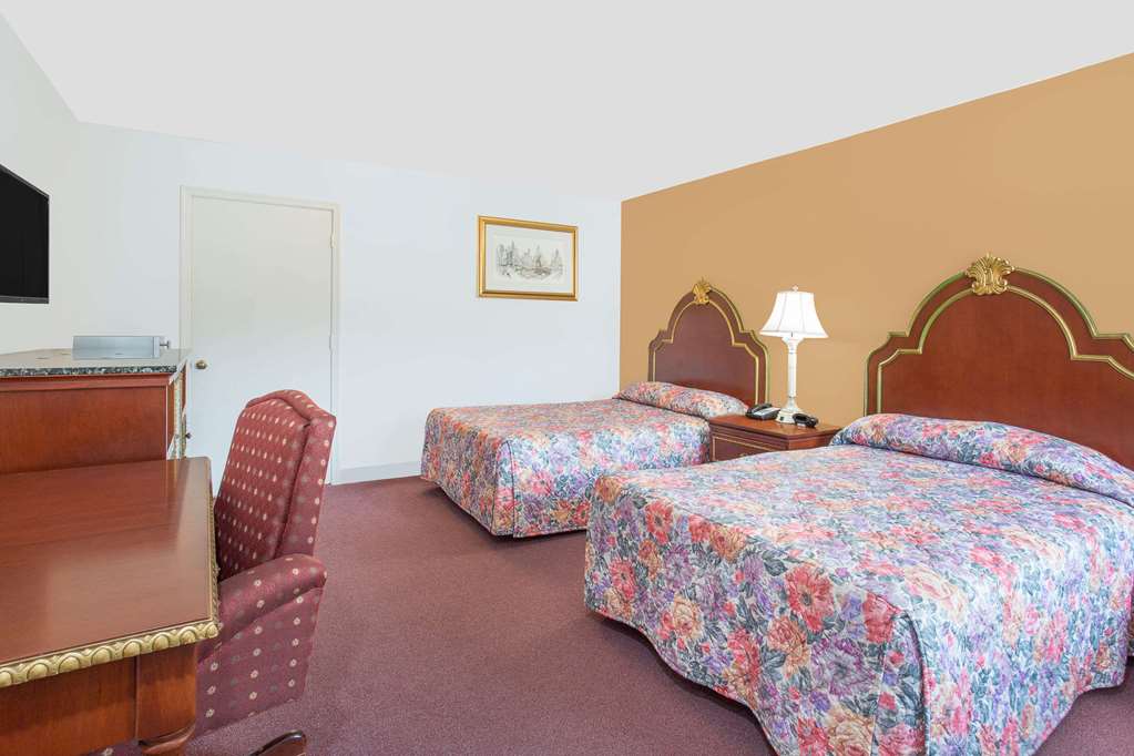 Knights Inn Emporia - photo 16