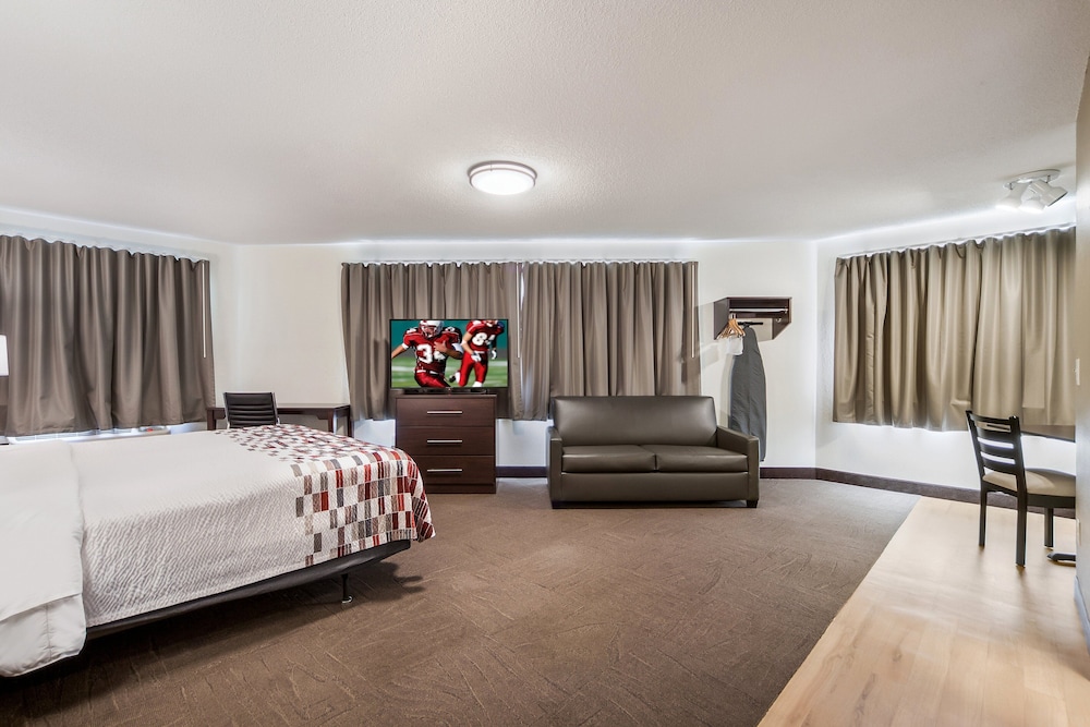 Red Roof Inn & Suites Omaha Council Bluffs - photo 17