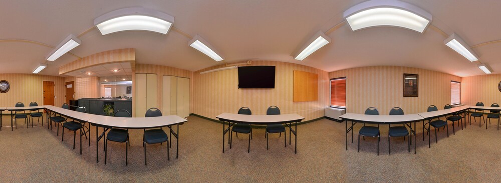 New Victorian Inn & Suites - photo 40