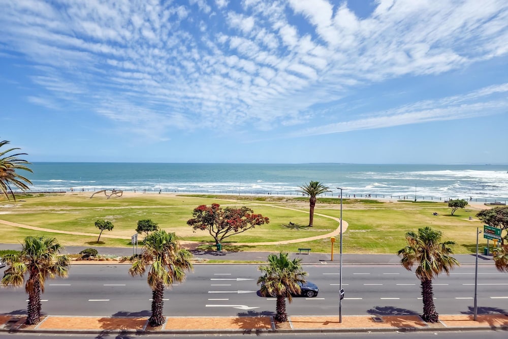 3bed Apartment in Cape Town w Views Ocean Outlook