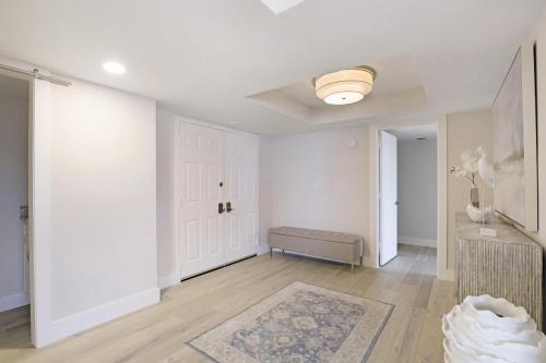 Rare beachfront condo with pool spa and tennis — 4-Star Luxury Hotel in Marco Island, United States