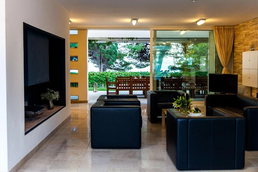 Illustrious Brac Villa 6 Bedrooms Villa Bol Waterfront Private Pool — 4-Star Luxury Hotel in Bol, Croatia