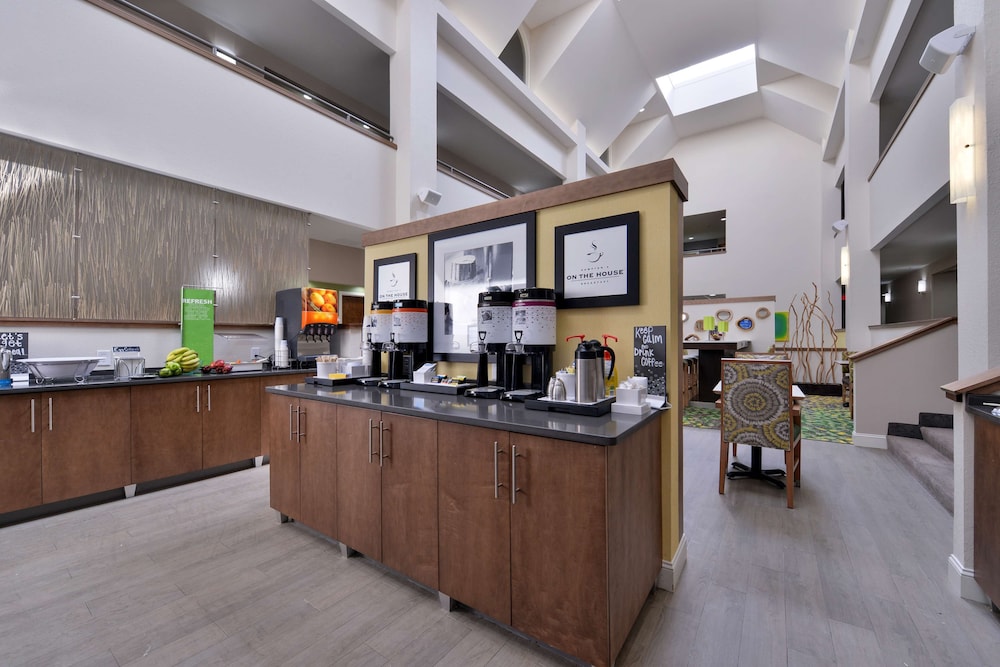 Hampton Inn Cartersville - photo 26