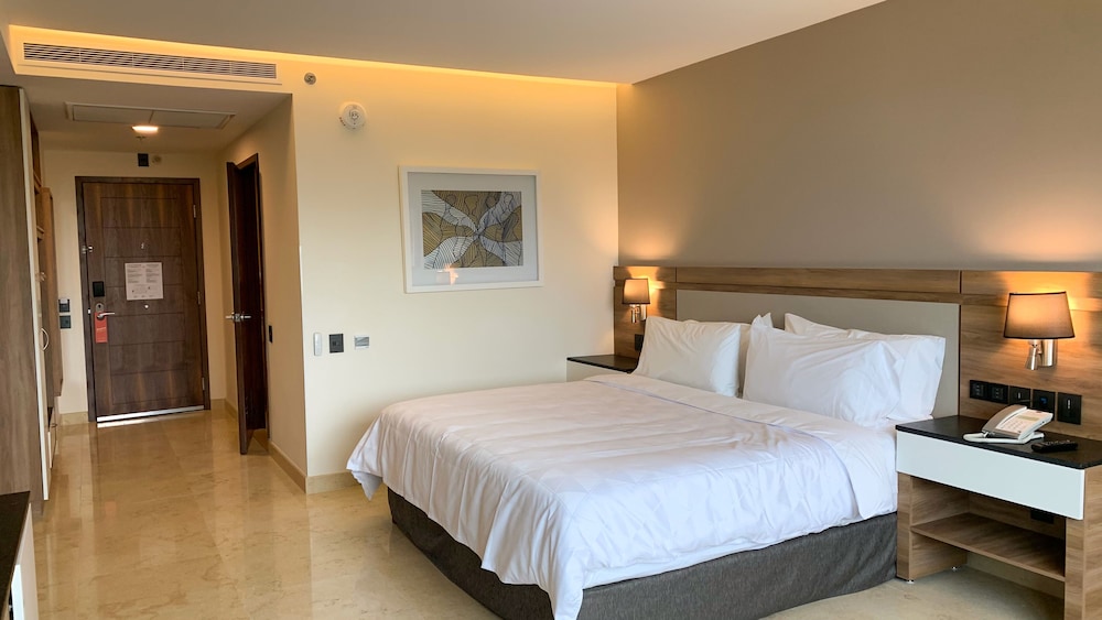 Holiday Inn & Suites Puerto Vallarta Marina & Golf by IHG