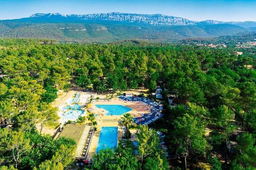 Mobilhome Premium 3Ch 6Pers in Nans-Les-Pins, France