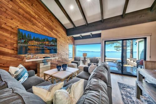 Lakeland Village 611 Lakefront Contemporary — South Lake Tahoe