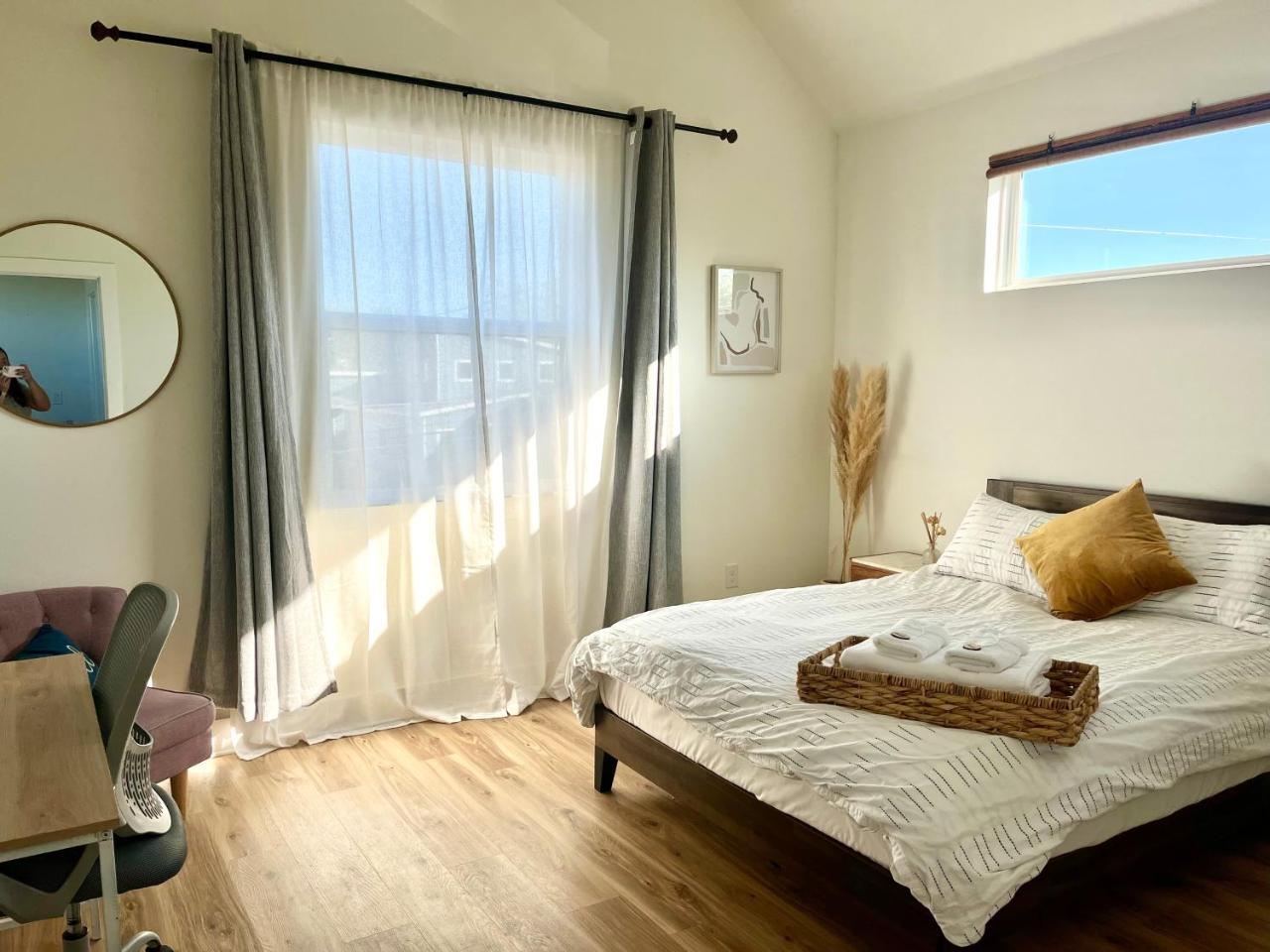 Designer NEW 10min dt Pet friendly 7min Park Room A