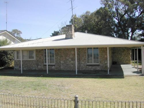 Gorgeous Stone Cottage on the Seafront — 4-Star Luxury Hotel in Encounter Bay, Australia