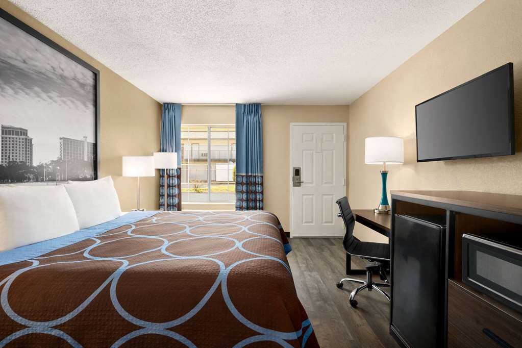 Super 8 by Wyndham Gulfport Airport NW Near Biloxi - photo 32