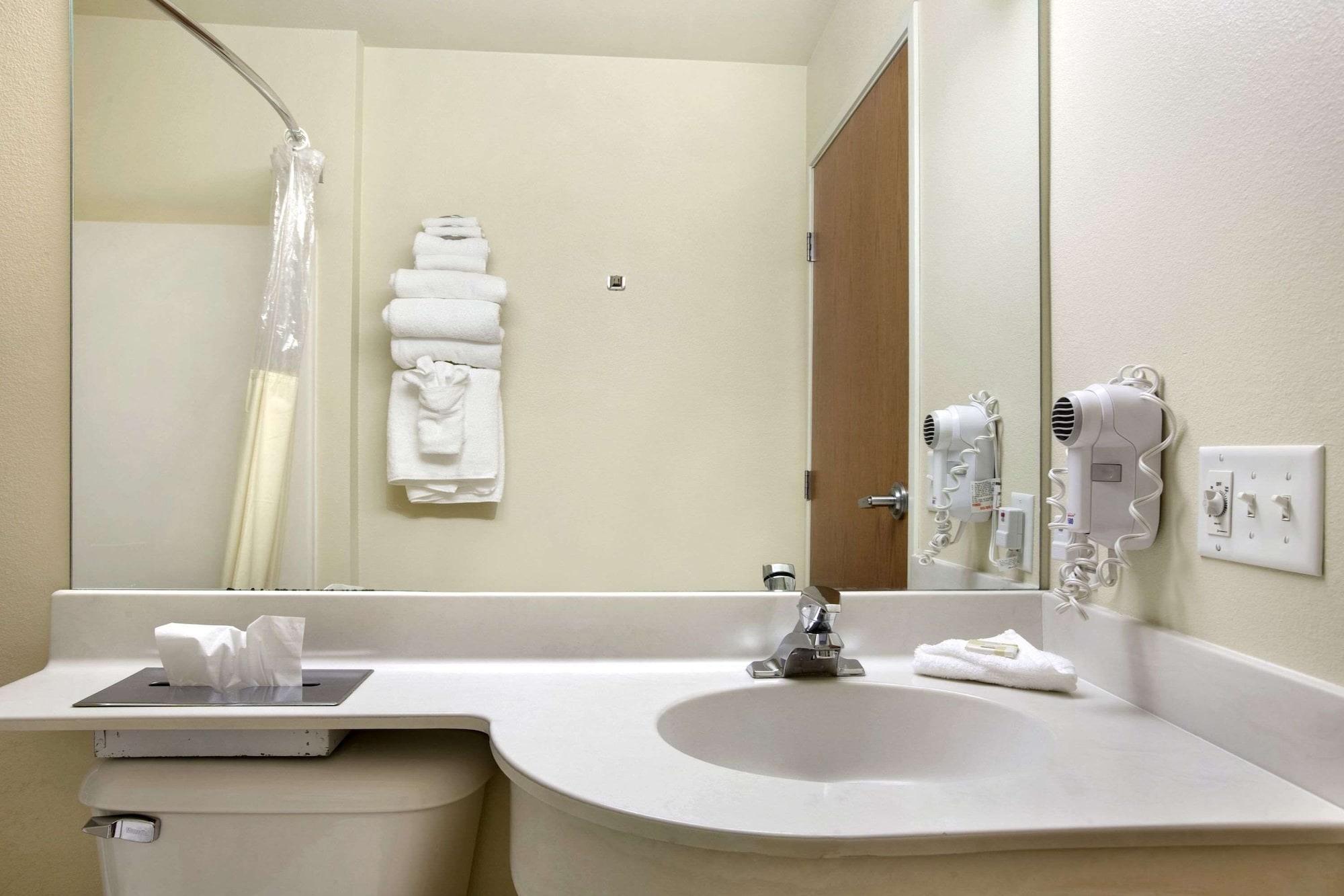 Microtel Inn & Suites by Wyndham Bozeman - photo 20