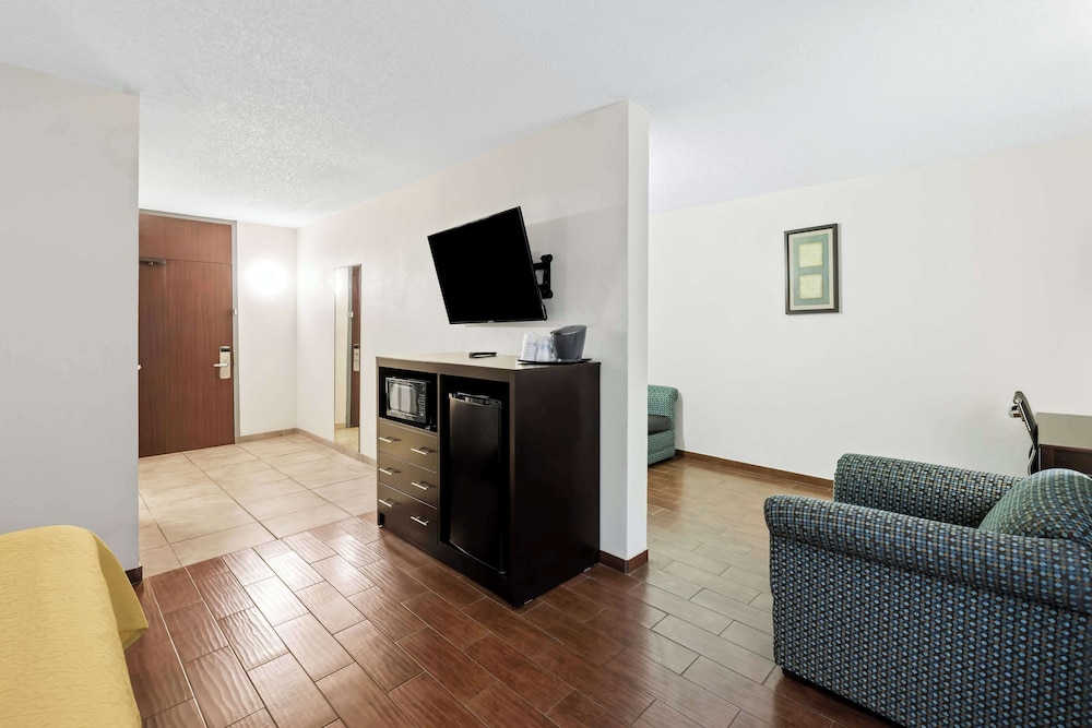SureStay Plus Hotel by Best Western Lubbock Medical Center - photo 29