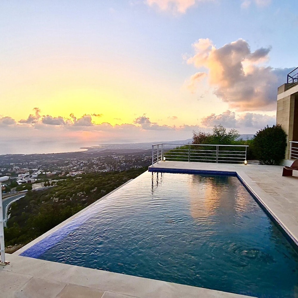 95 TLA Stay Sunset Palazzo