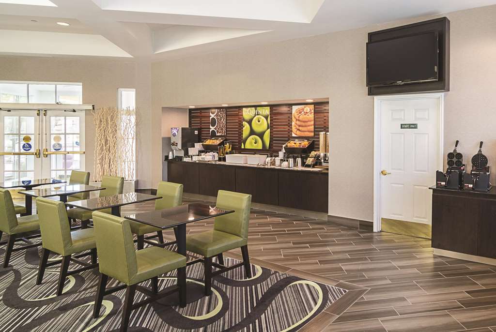 La Quinta Inn & Suites by Wyndham Phoenix Mesa West - photo 44