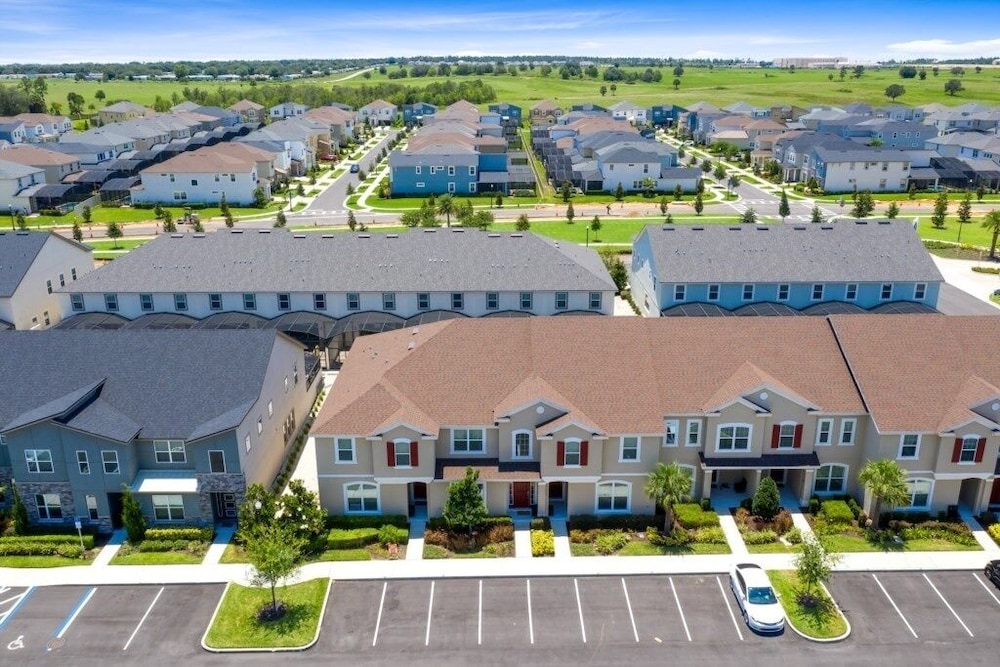 Luxury Town With Splash Pool In Solara Resort 4 Bedroom Townhouse by RedAwning - photo 26