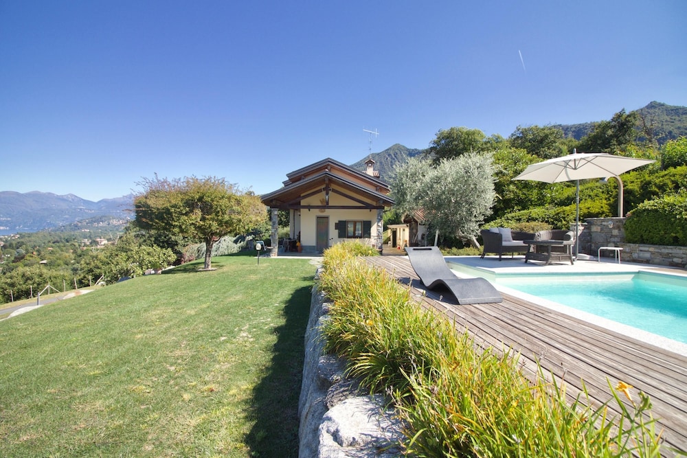 Il Lago Blu Loft With Pool — 4-Star Luxury Hotel in Castelveccana, Italy