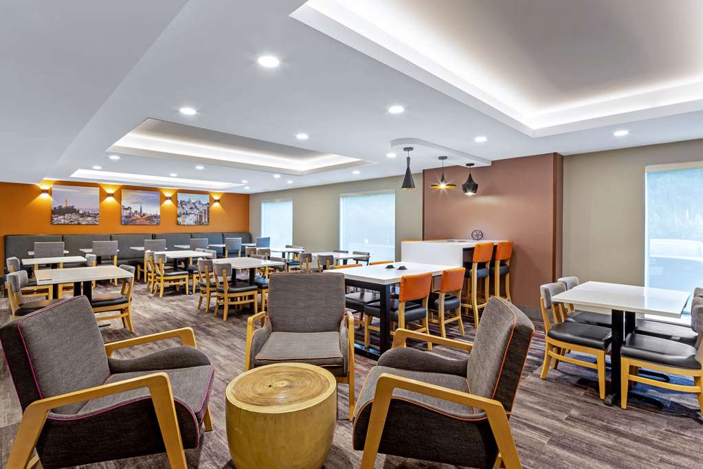 La Quinta Inn & Suites by Wyndham San Francisco Airport N - photo 28