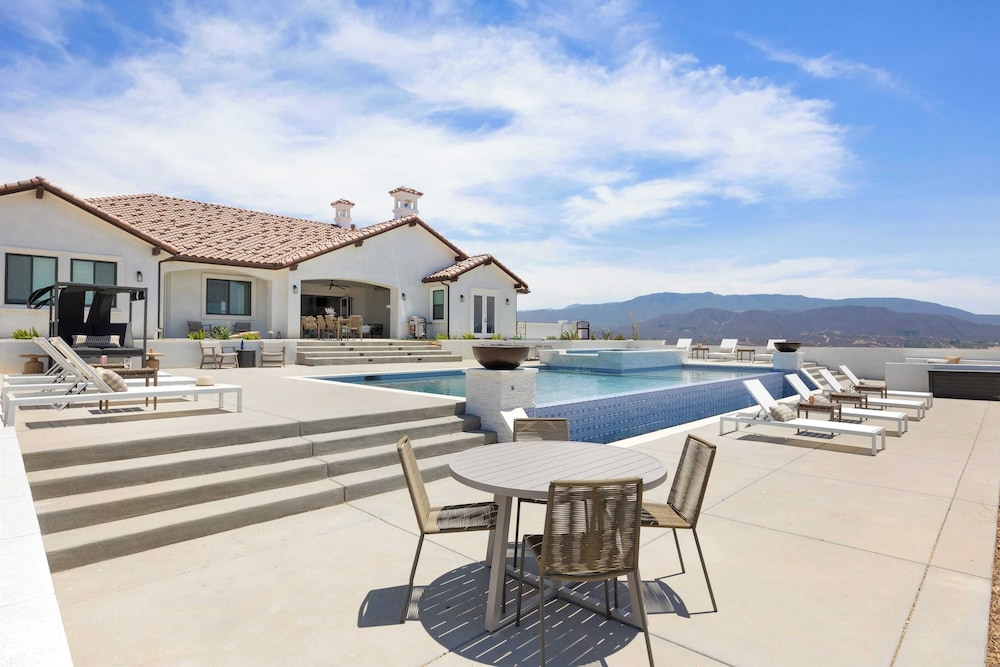 Pinot Point by Avantstay Massive Estate 10 Mins From Temecula Wineries — 4-Star Luxury Hotel in Temecula, United States