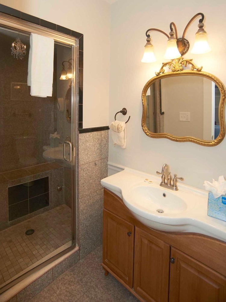 Bellevue Manor - photo 39
