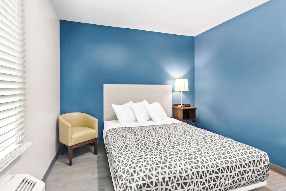 WoodSpring Suites South Houston Hobby - photo 20