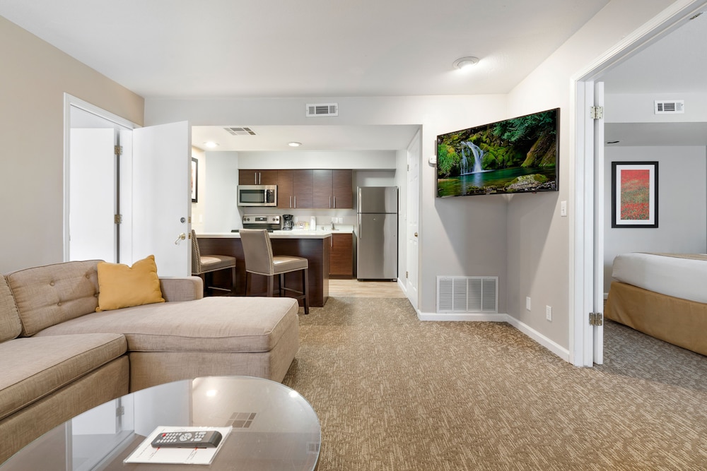 Chase Suite Hotel Newark Fremont - photo 19