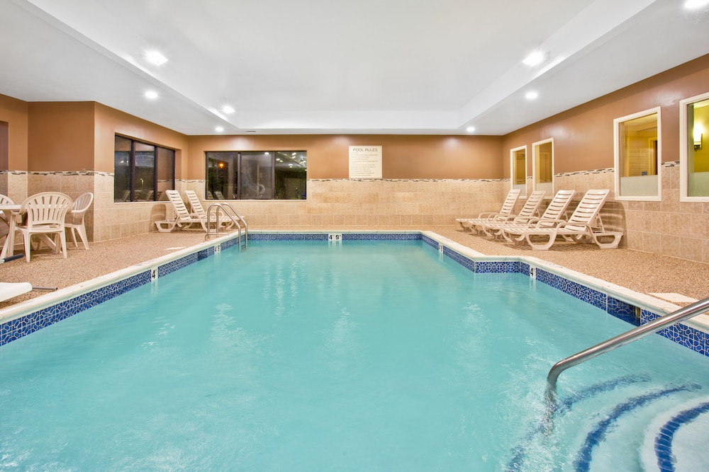 Holiday Inn Express & Suites Bradley Airport by IHG - photo 8