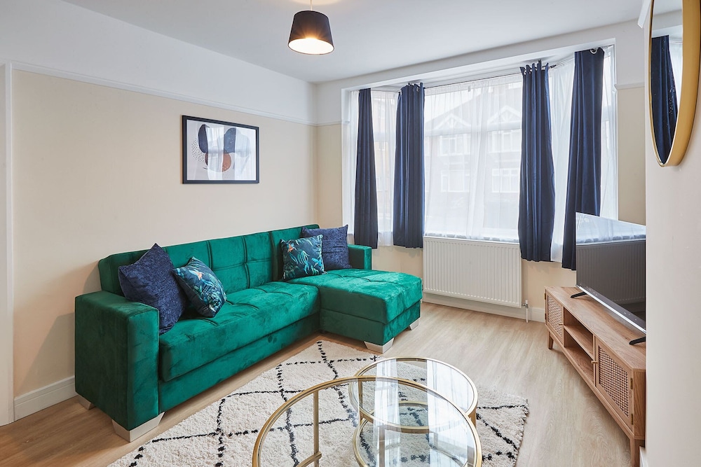 Elfleda Stay Modern 5 bedroom house with parking — 4-Star Luxury Hotel in Cambridge, United Kingdom