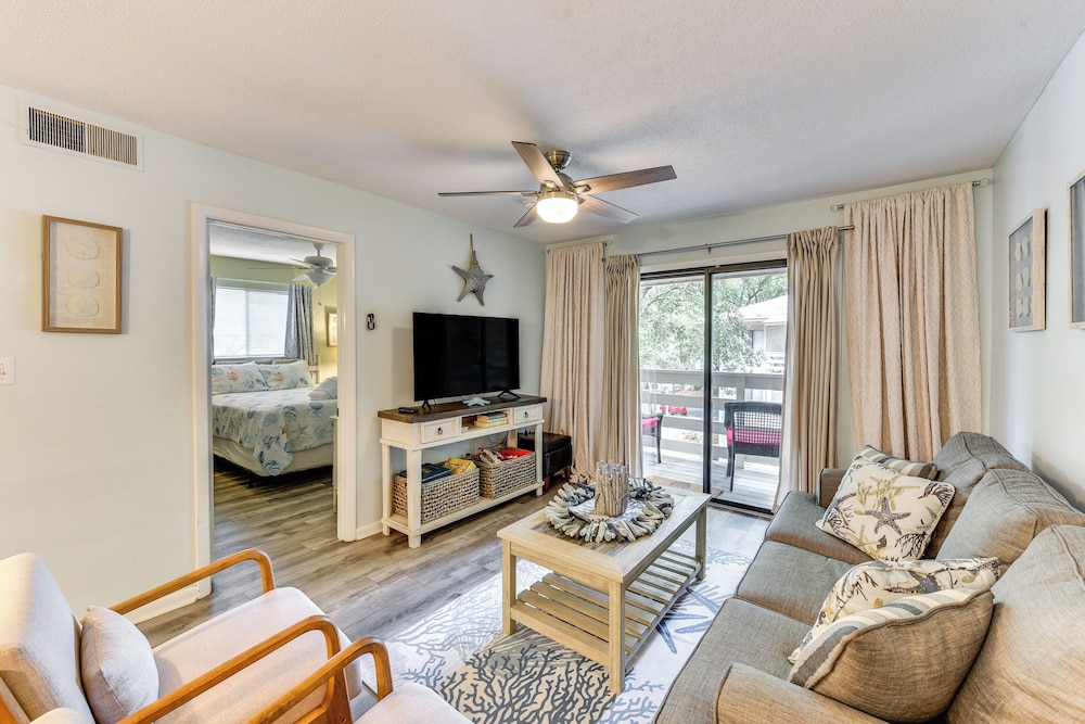 1 2 Mi to Folly Field Beach: Condo w 2 Pools — 4-Star Luxury Hotel in Hilton Head Island, United States