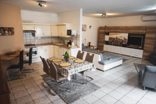 Bory Apartman zárt udvari parkolás MET Aréna 2 5 km — 4-Star Luxury Hotel in Szekesfehervar, Hungary