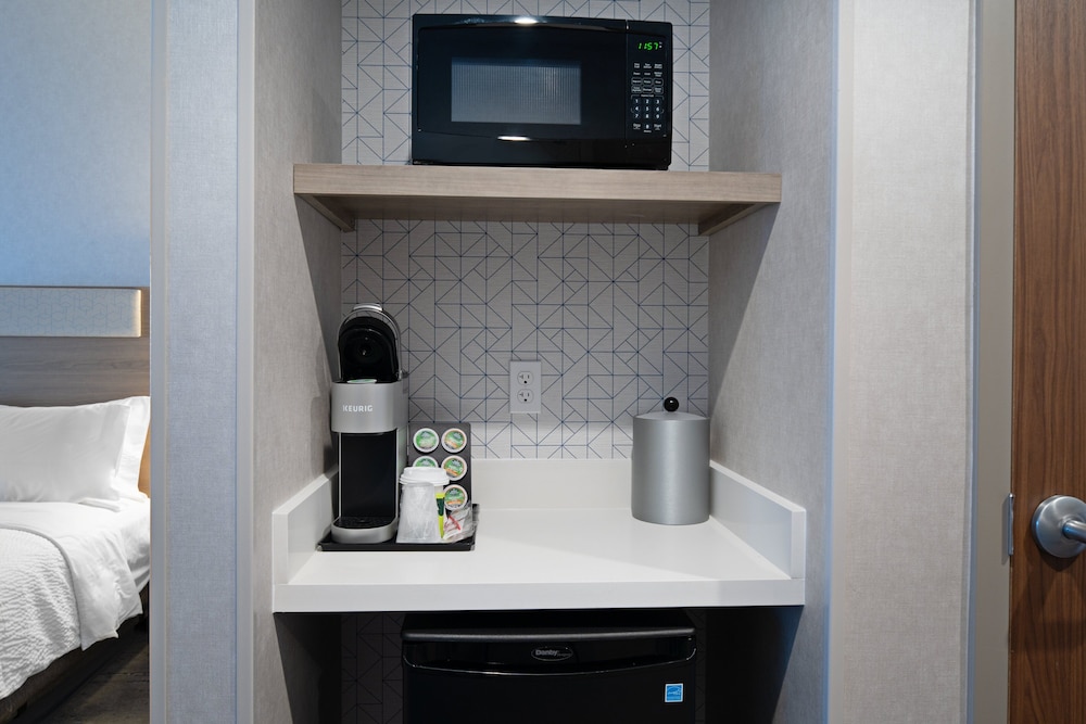 Holiday Inn Express and Suites Hollister by IHG - photo 23