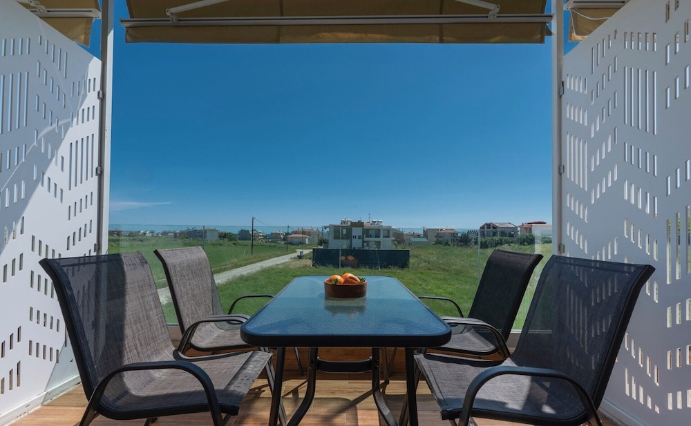 Delejo Resorts & Suites — 4-Star Luxury Hotel in Nea Flogita, Greece