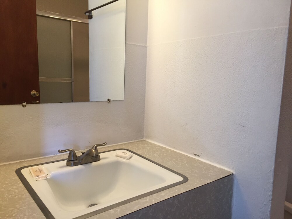 Daniels Motel - photo 16