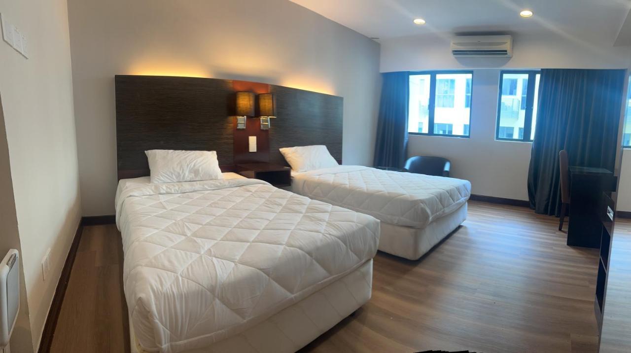 Deluxe Twin Room AYS — 4-Star Luxury Hotel in Kota Kinabalu, Malaysia