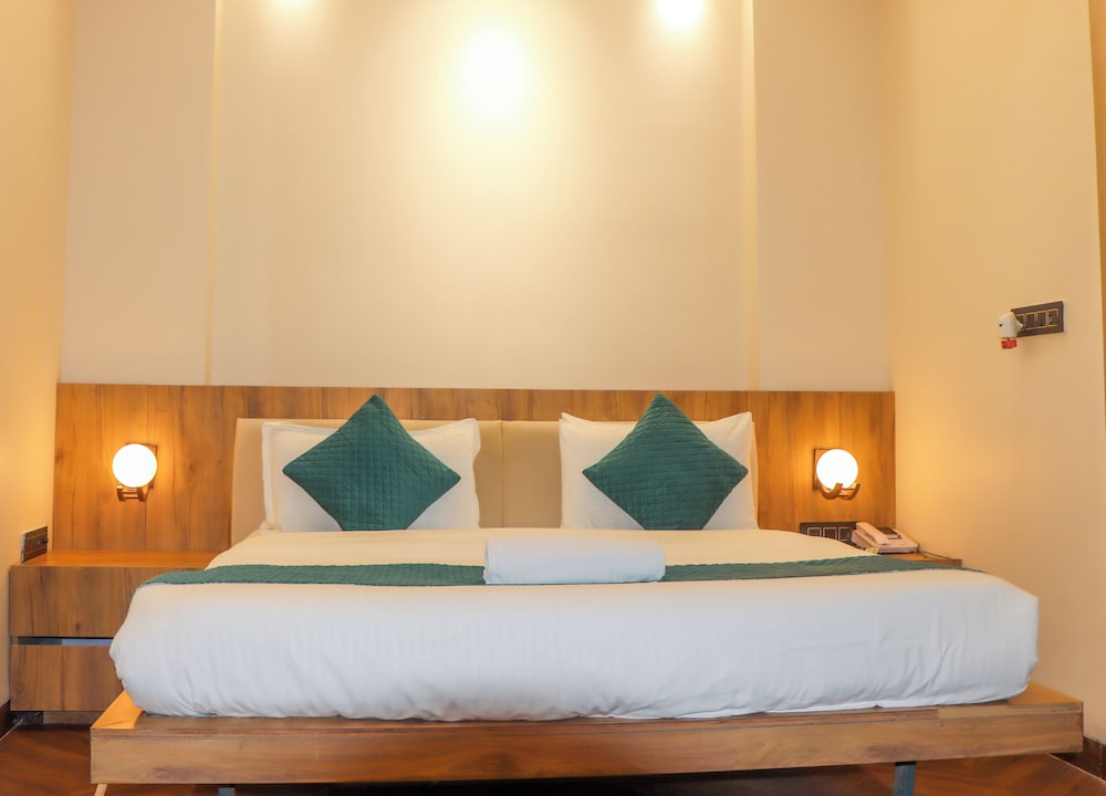 Narrow Gauge Hotel - last minute hotel in Bareilly