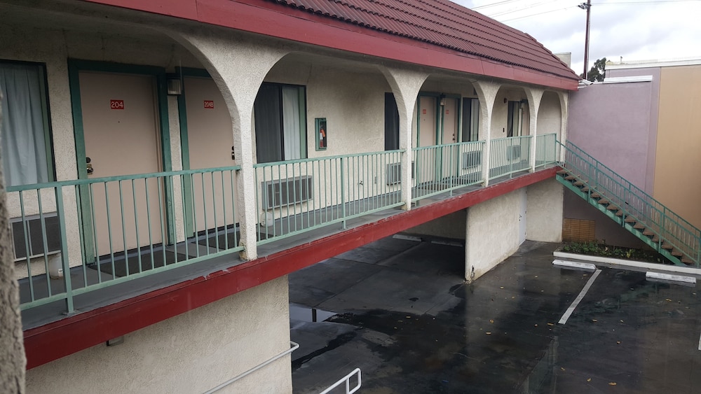 Flamingo Inn Long Beach - photo 51