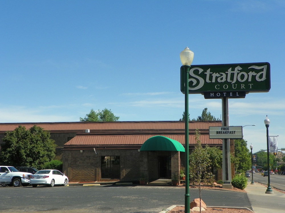 Stratford Court Hotel - carbon neutral hotel in Cedar City